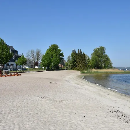 Gemuetlicher Aufenthalt Am Wieker Hafen Wiek auf Ruegen